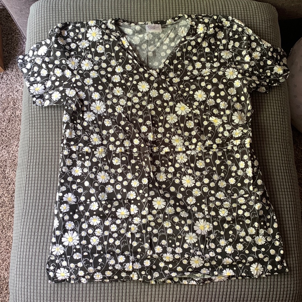 Lilly scrub top